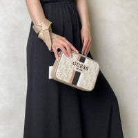 Bolso pequeño cuadrado de mujer, de estilo informal y con bandolera
